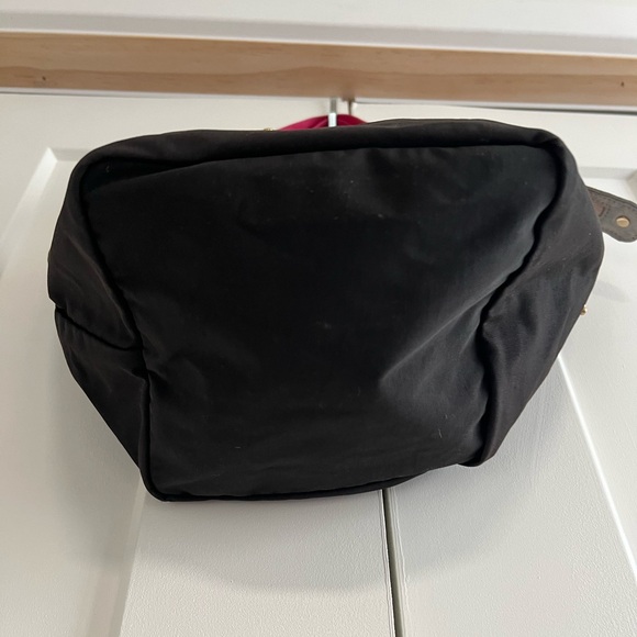 Vintage Kate Spade bucket bag with short handles. - Picture 4 of 4